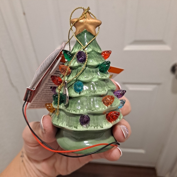 Vintage style mini lighted Christmas tree - Picture 7 of 9